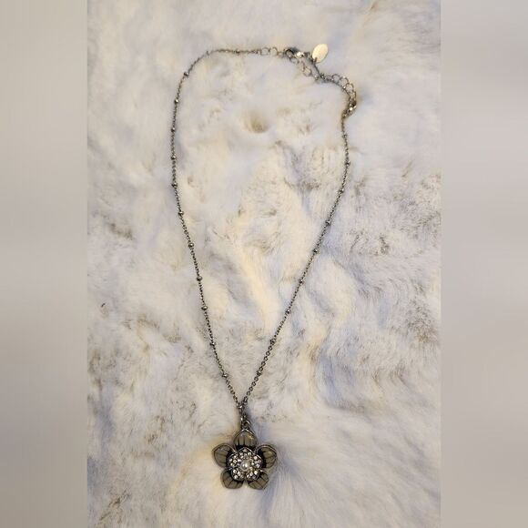 NWOT Lia Sophia "Jasmine" Cut Crystal & Resin flower necklace - Picture 4 of 6